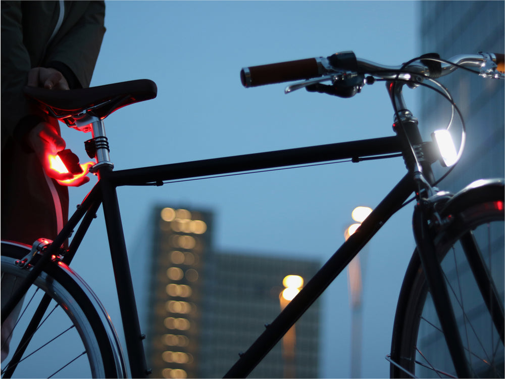 Magnetic front and rear lights