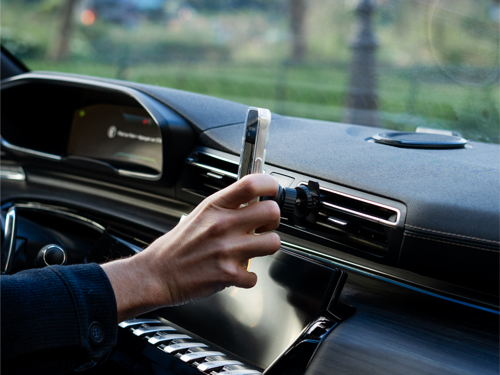 Car phone mount