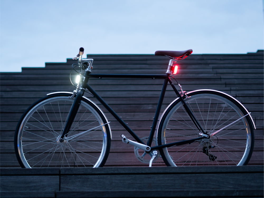 Magnetic front and rear lights